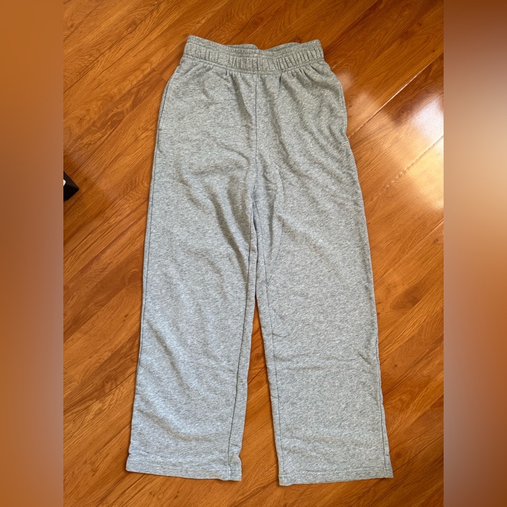 Fabletics Women’s Gray wide legged sweat pants